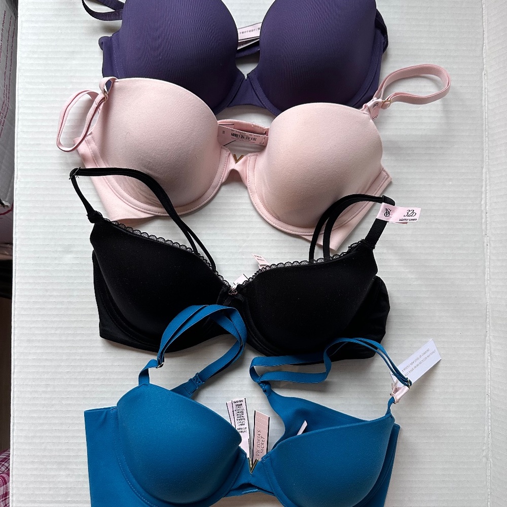 Set of 4 Victoria secret bras 32 D NWT